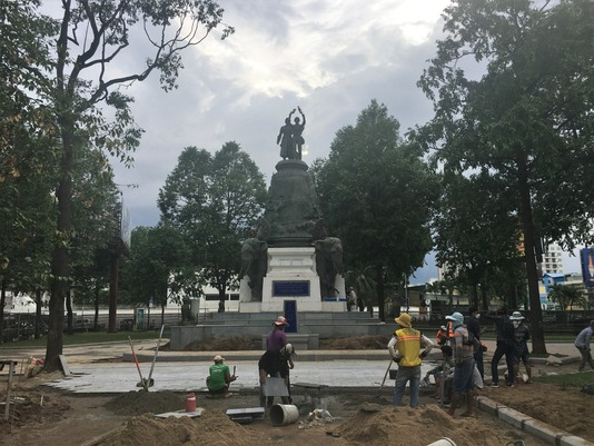 Le parvis et le hall d’entrée du Musée national du Cambodge (avril 2023, EFEO-MNC).