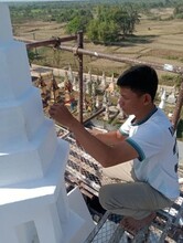 Kommalien Sivilay – Peinture finale sur le pinacle – janvier 2026 (© Projet CHAMPA).