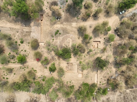 Vue générale par drone (David Bazin) des fouilles du site de Vat Sang'O 5 au printemps 2023 (© Projet CHAMPA)