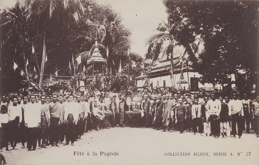 "Fête à la Pagode" (légende originale), fonds Vann Molyvann (EFEO_VANM00191).