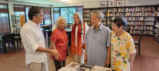 Dr. Sumet Jumsai na Ayudhya, son épouse Suthinee et Mom Luang Pimpa Jayangkura, Christophe Pottier et son épouse