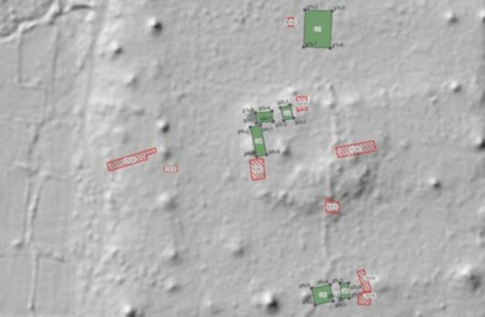 Relevés Géoradar (en vert) et sondages (en rouge) – Site de Phon That (© Projet CHAMPA).