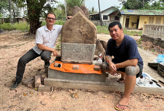 Estampage d'une inscription sancrite (période mône) récemment découverte dans la province de Vientiane