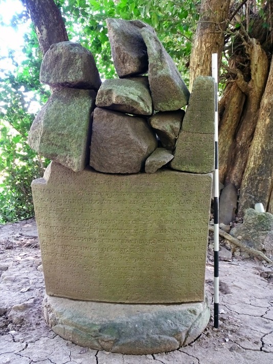 Inscription de Kusambyan, photo par Eko Bastiawan