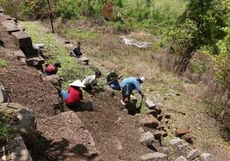 Opérations de nettoyage avant prises de vue – Vat Phou (© Projet CHAMPA)