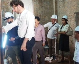 Vissa Chanthaphasouk et Vixiant Savangsy (étudiant laotiens) – marquage des points de contrôle (GCP) (© Projet CHAMPA).
