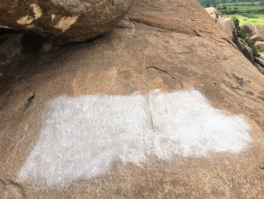 Édit mineur d'Ashoka inscrit à Gavimath (Karnataka), IIIe s. avant l'ère commune (Cliché Charlotte Schmid).