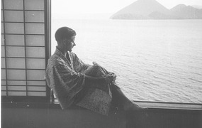 André Leroi-Gourhan prenant la pose au Japon, 1937 (Album Ichiro Yamanaka, GO23)